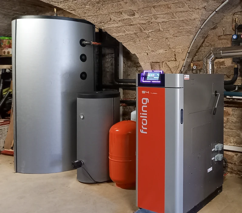 Local technique avec installation de chauffage moderne