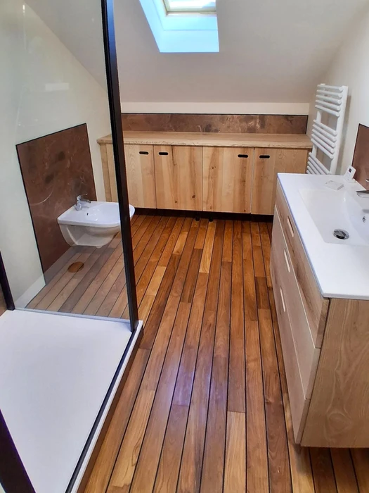 Sous-sol technique résidentiel avec système de chauffage moderne